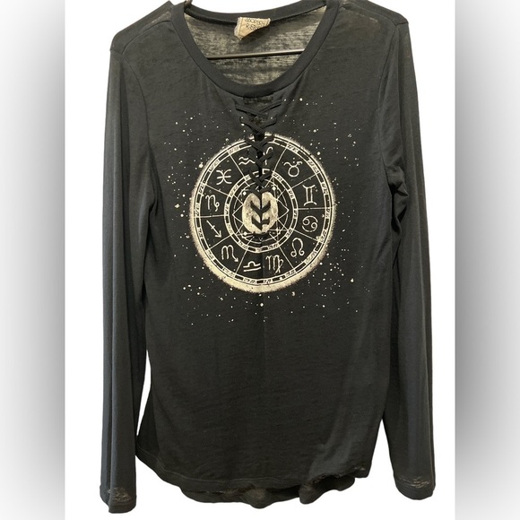 modish rebel Tops - Modish Rebel Size Small EUC Color Black